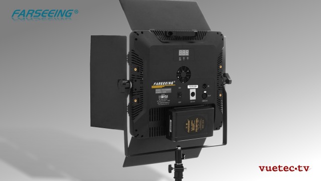 LED256D Flächen-Leuchte 120 W mit V-Mount, DMX dimmbar